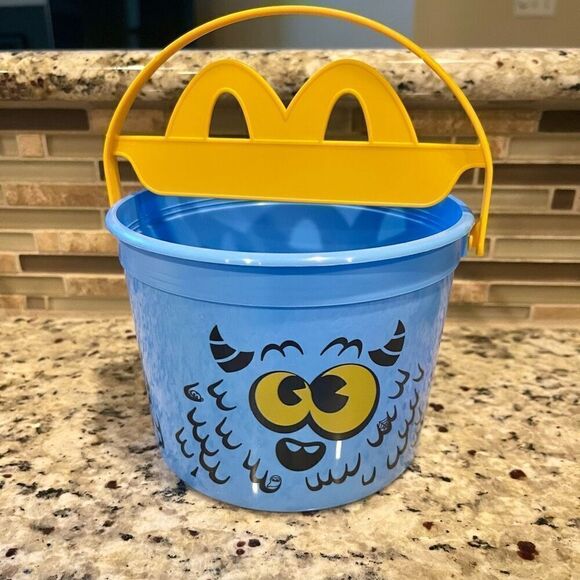 NEW! 2024 MCDONALDS HAPPY MEAL BLUE MONSTER BOO HALLOWEEN BUCKET - Picture 1 of 4